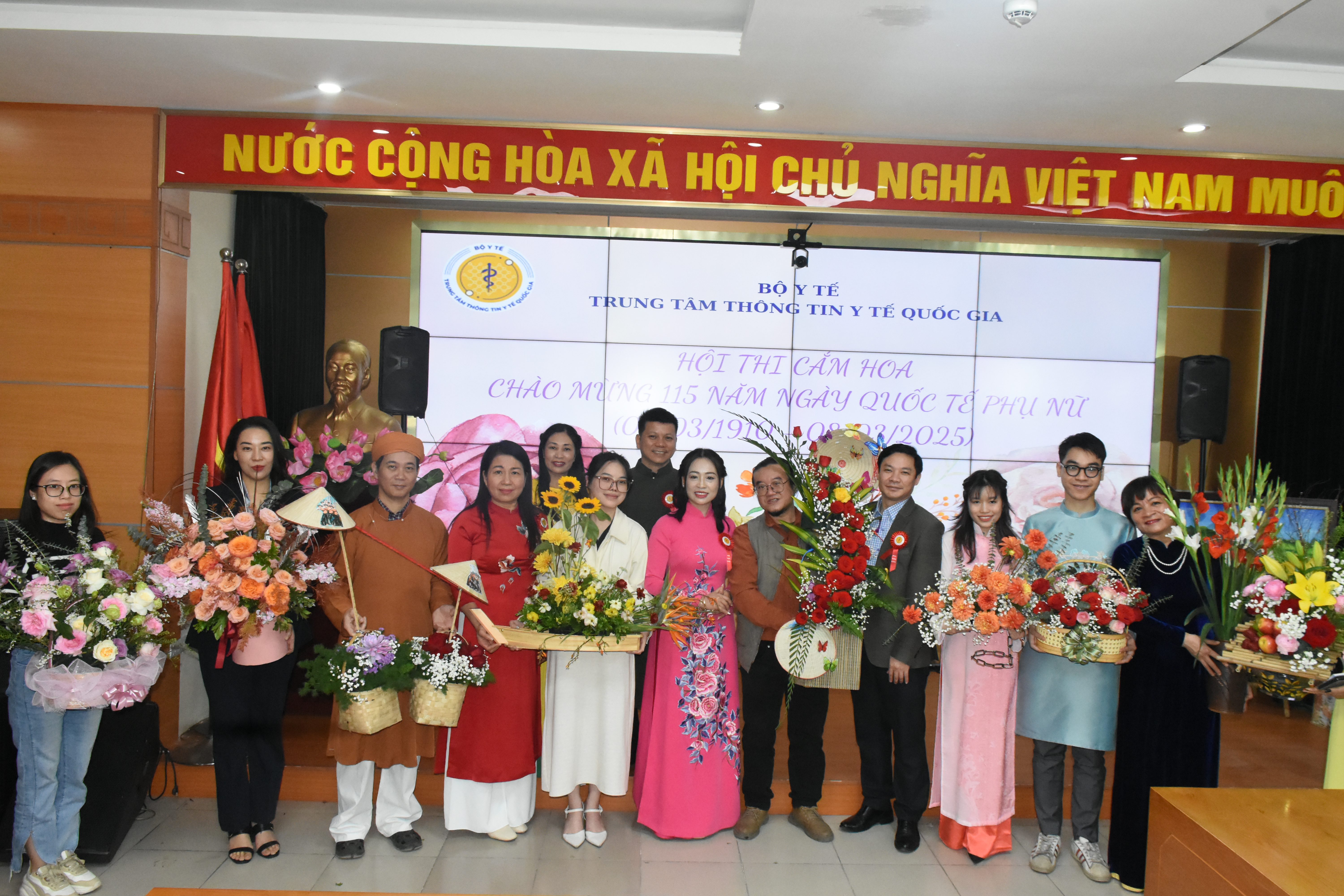 Hội thi cắm hoa nghệ thuật – Tôn vinh nét đẹp người phụ nữ ngành Y