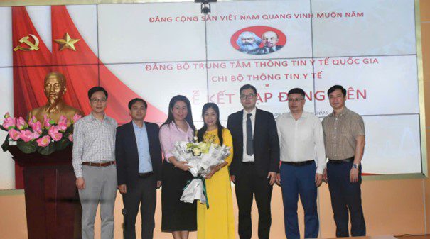 Chi bộ Thông tin y tế long trọng tổ chức lễ kết nạp đảng viên mới