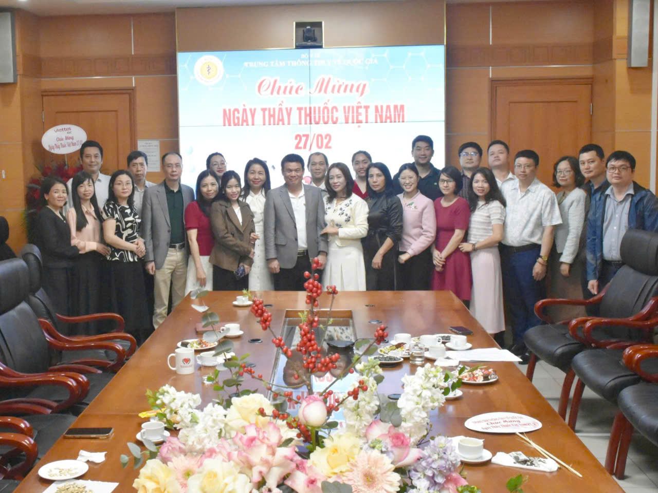 Trung tâm Thông tin Y tế Quốc gia gặp mặt, chúc mừng cán bộ y tế nhân Ngày Thầy thuốc Việt Nam 27/2